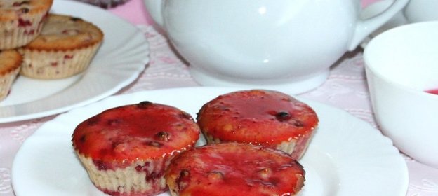 Овсяные маффины с клюквой и клюквенным соусом