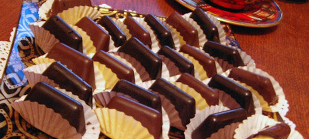 Конфеты шоколадные несладкие Наша жизнь и полусладкие Скажи, чииииз, а также бонусная шоколадка