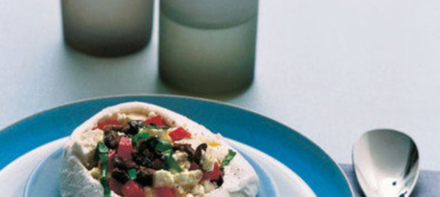 Тартар из моцареллы с маслинами и желе из помидоров