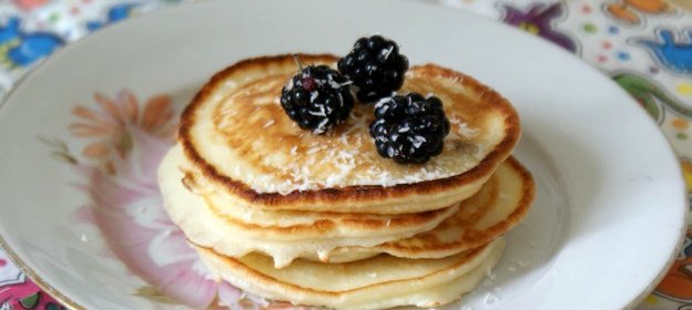 Оладьи на кефире с изюмом и кокосовой стружкой