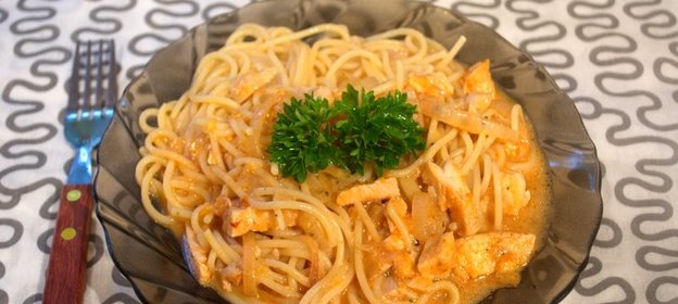 Спагетти под соусом