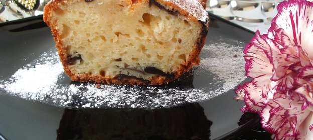 Нежный творожный кекс с черносливом