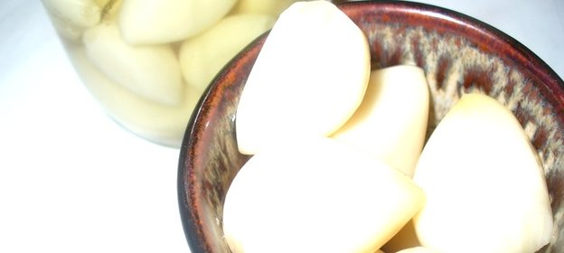 Соленый чеснок головками