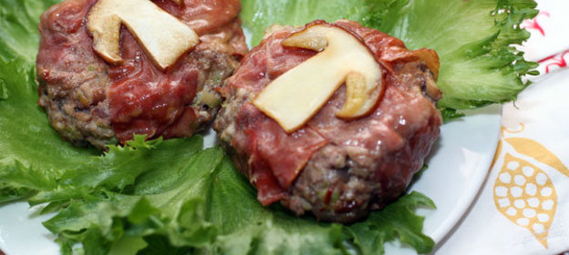 Гамбургер с белыми грибами