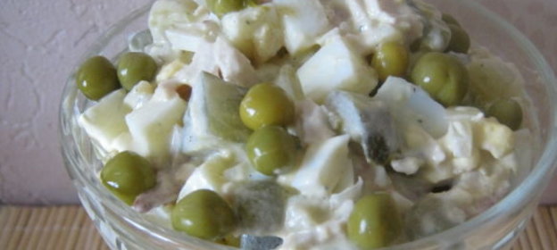 Салат из курицы, с картофелем и яйцами