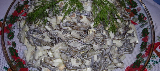 Салат из морской капусты с яйцами и маринованными огурцами (мой вариант)