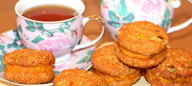 Овсяное печенье с курагой и фисташками Солнышко
