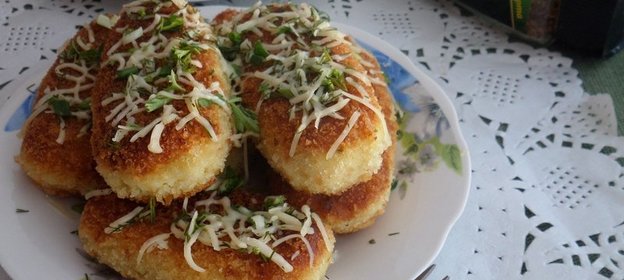Картофельные палочки с сыром и зеленью