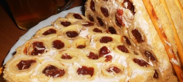 Лапша домашняя на бульоне из копченого мяса