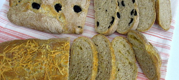 Хлеб с сыром и маслинами по стопам чиабатты