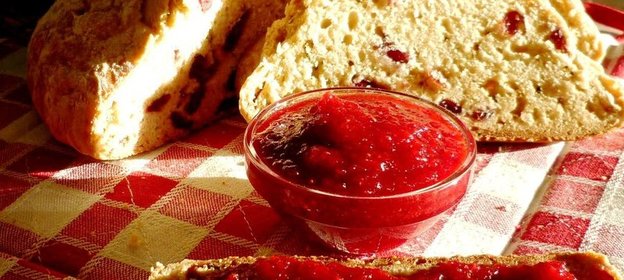 Ирландский содовый хлеб с клюквой,розмарином и грецкими орехами (рождественский завтрак)