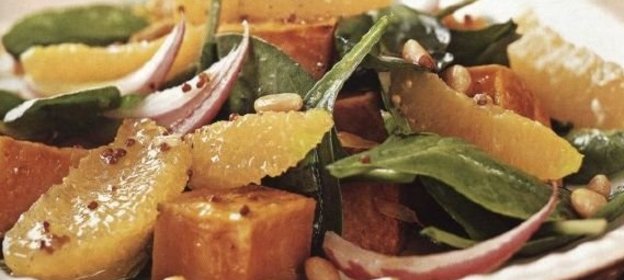 Салат из ананасов и малины