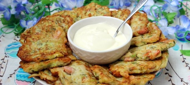 Кабачковые оладьи с сосисками