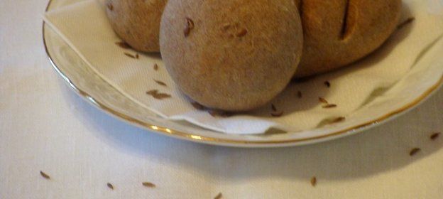Ржаные булочки с зирой и базиликом