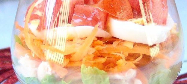 Слоеный салат с курицей