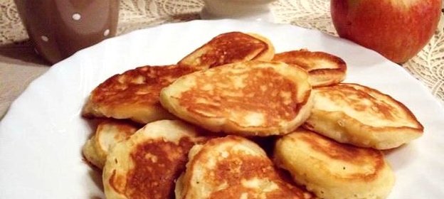 Оладьи с творогом и яблоками