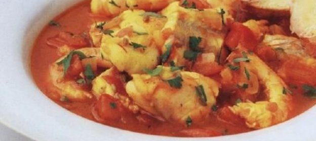 Морская рыба с помидорами