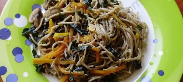 Гречневая лапша с овощами