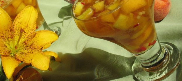 Желе из персиков и абрикос в шампанском с имбирем и перцем-чили