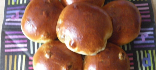 булочки с изюмом
