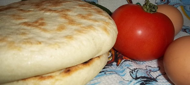 Лепешки из манки с брынзой