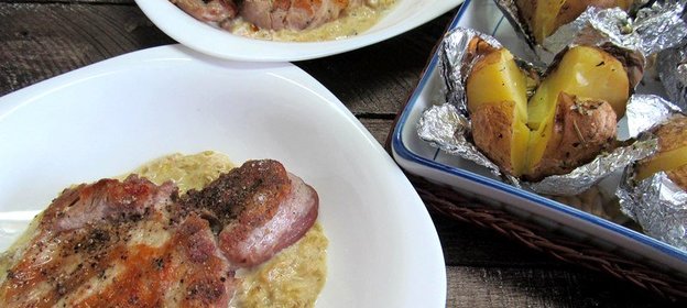 Стейк с запеченным картофелем