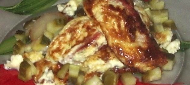 Яичница с малосольными огурцами