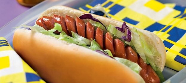 Булочка с сосиской