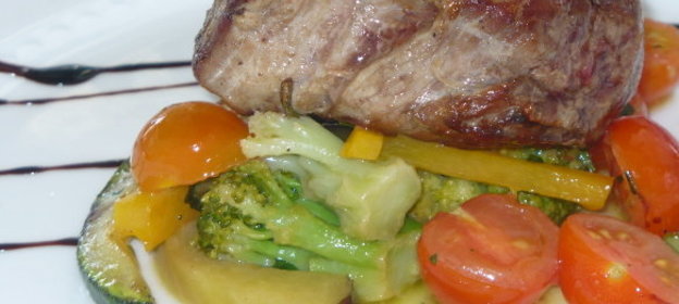 Кекс с инжиром и кишмишем