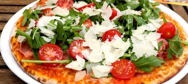 Пицца с сыром Пармезан