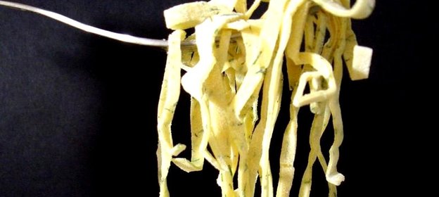 Куриный бульон с домашней лапшой