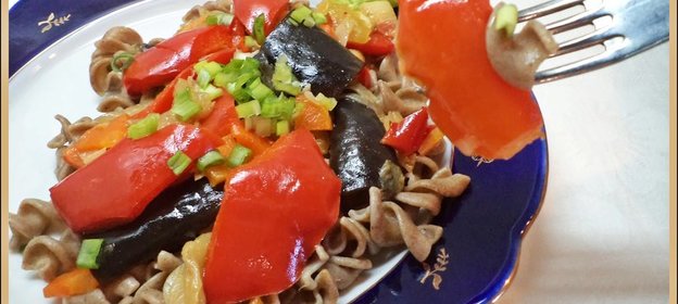 Яркие сочные овощи с ржаной пастой! Так же идеально в пост!)))