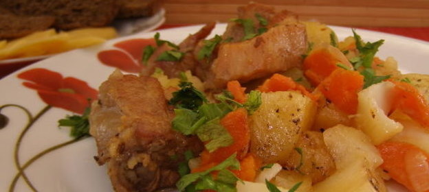 Стейк с ананасами