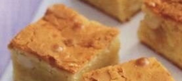 Пирог с белым шоколадом и орехами