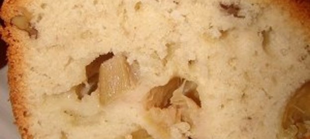 Кекс с ревенем и грецкими орешками