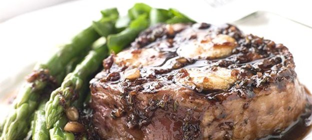 Стейк говяжий с грибами и мадерой