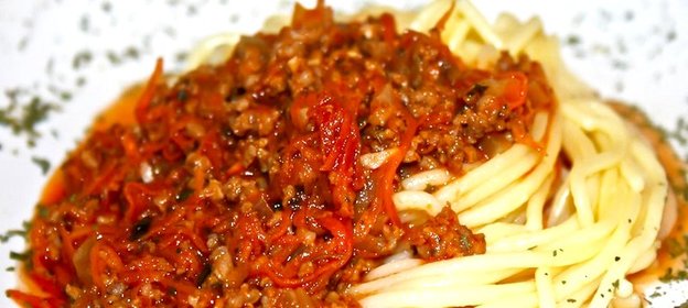 Спагетти под соусом болоньезе