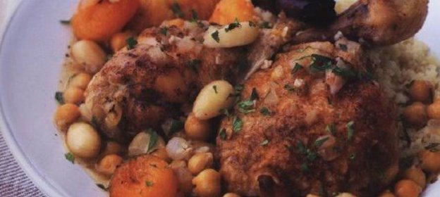 Пельмени в бульоне с соусом из вешенок