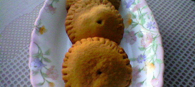 Печенье медовое с вишней