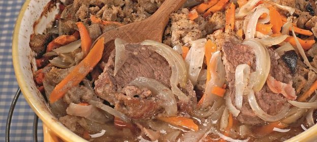 Говядина, тушенная с ржаным хлебом