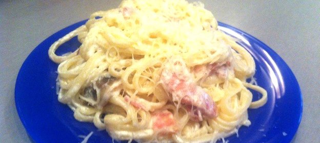 Паста с беконом и грибами Карбонара