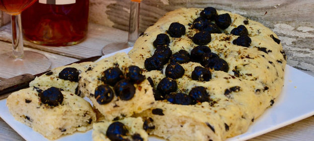 Лепешка с оливками