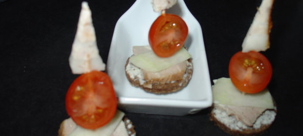 Закуска с хлебом PUMPERNICKEL