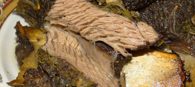 Рёбра говяжьи в пикантном маринаде в духовке