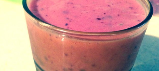 Ягодный смузи с «Активия»