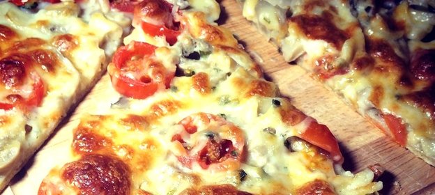 Пицца с сыром сулугуни