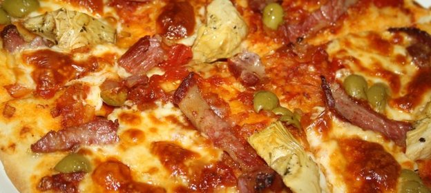 Пицца «Вкус Италии» с артишоками, оливками и сыровяленой шейкой
