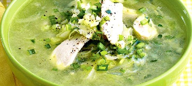 Щи из молодой капусты с курицей