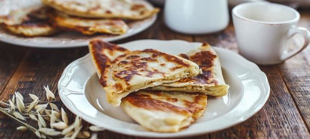 Пшеничные лепешки с картофельной начинкой