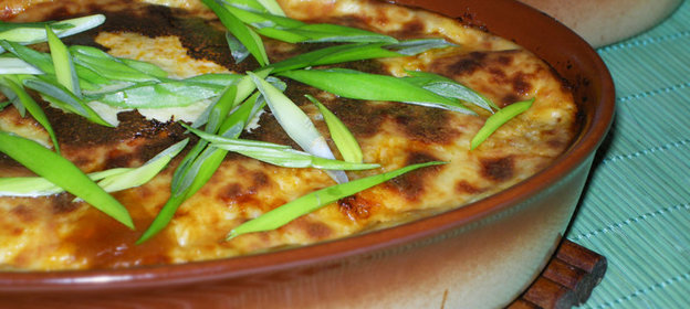 Мясная запеканка с фасолью под сырным соусом